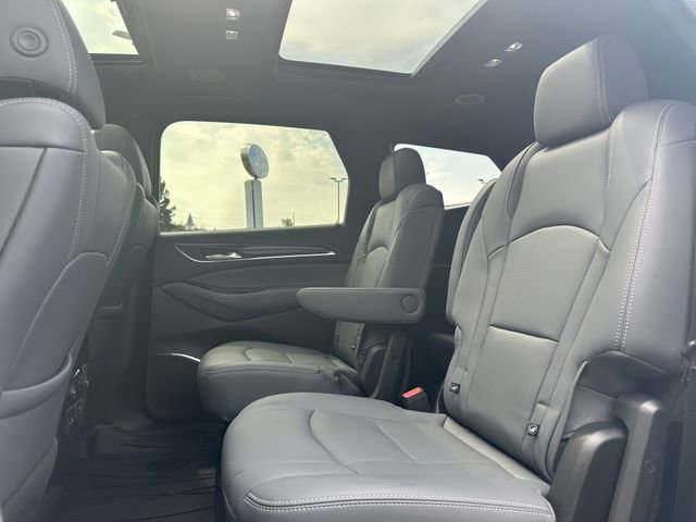 Used 2023 Buick Enclave Premium image 18