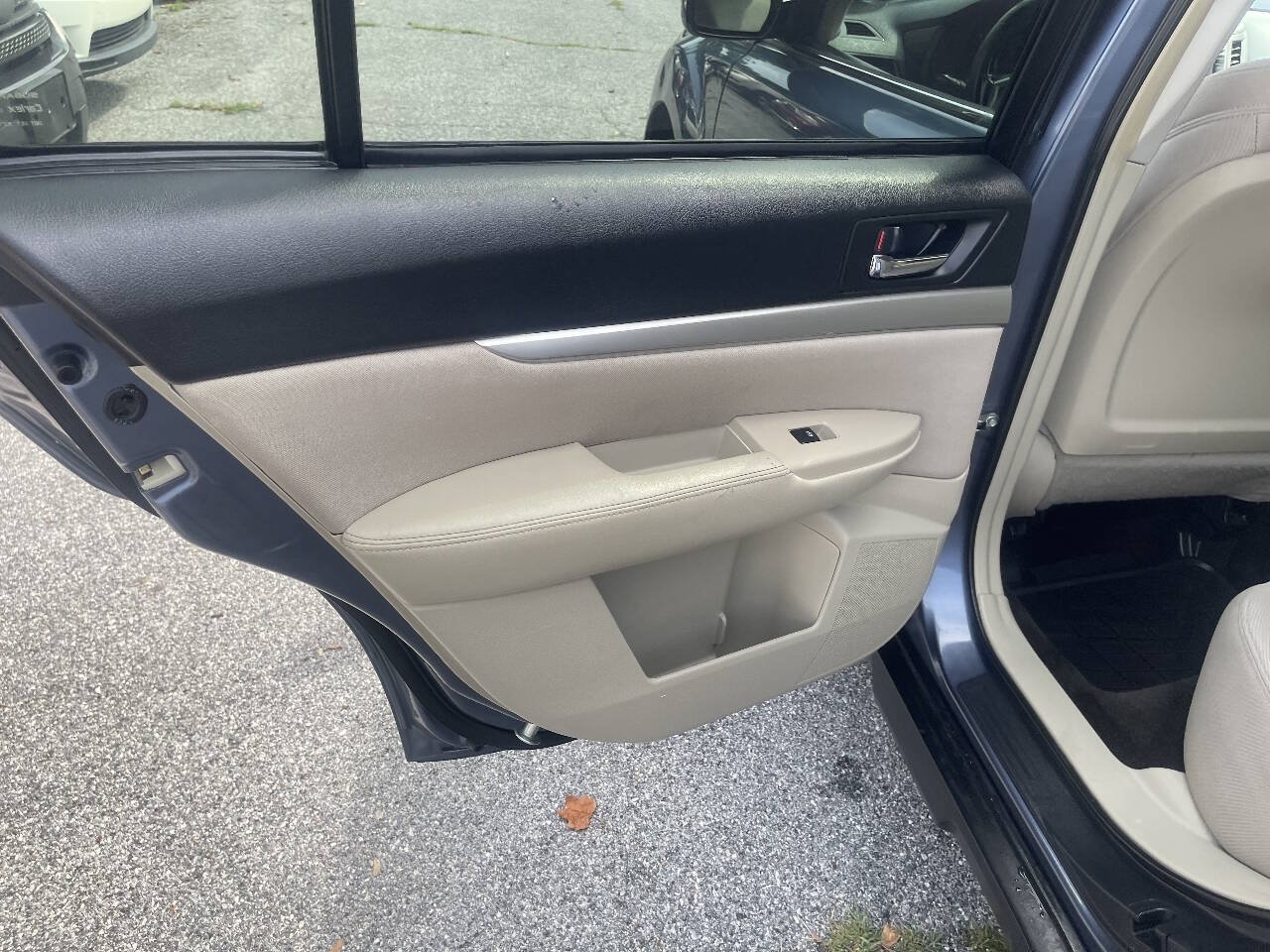 Used 2013 Subaru Outback 2.5i Premium AWD/4WD image 21