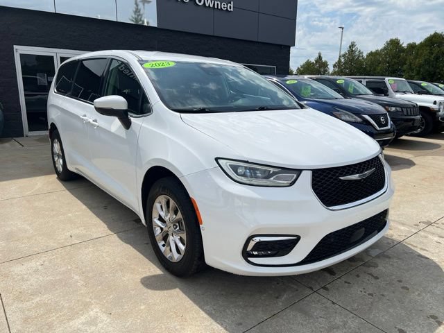 Used 2023 Chrysler Pacifica Touring-L AWD/4WD image 1