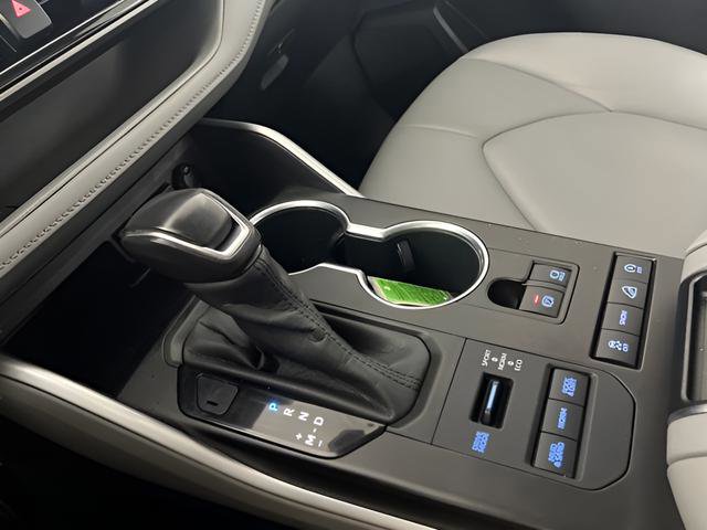 Used 2020 Toyota Highlander XLE image 16