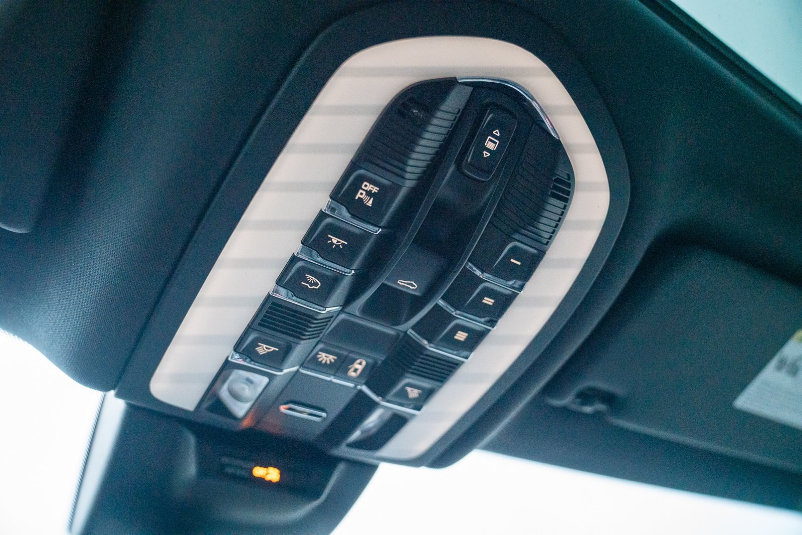 Certified 2026 Porsche Macan Turbo AWD/4WD image 23