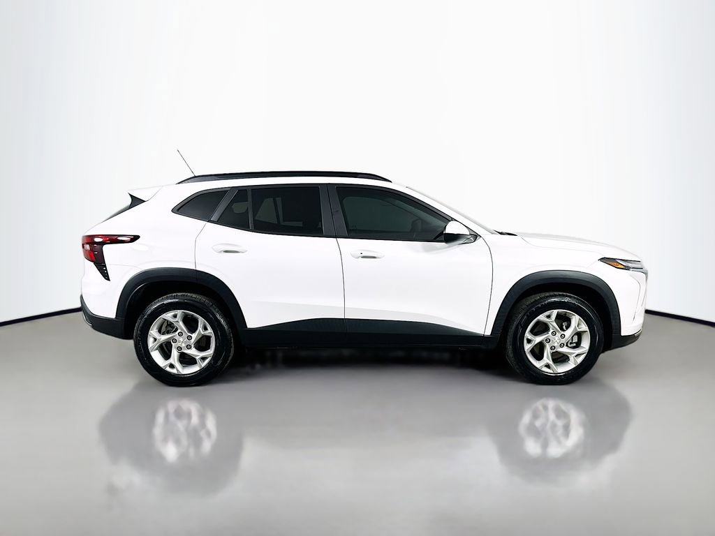 Used 2024 Chevrolet Trax LT w/ Driver Confidence Package FWD image 7