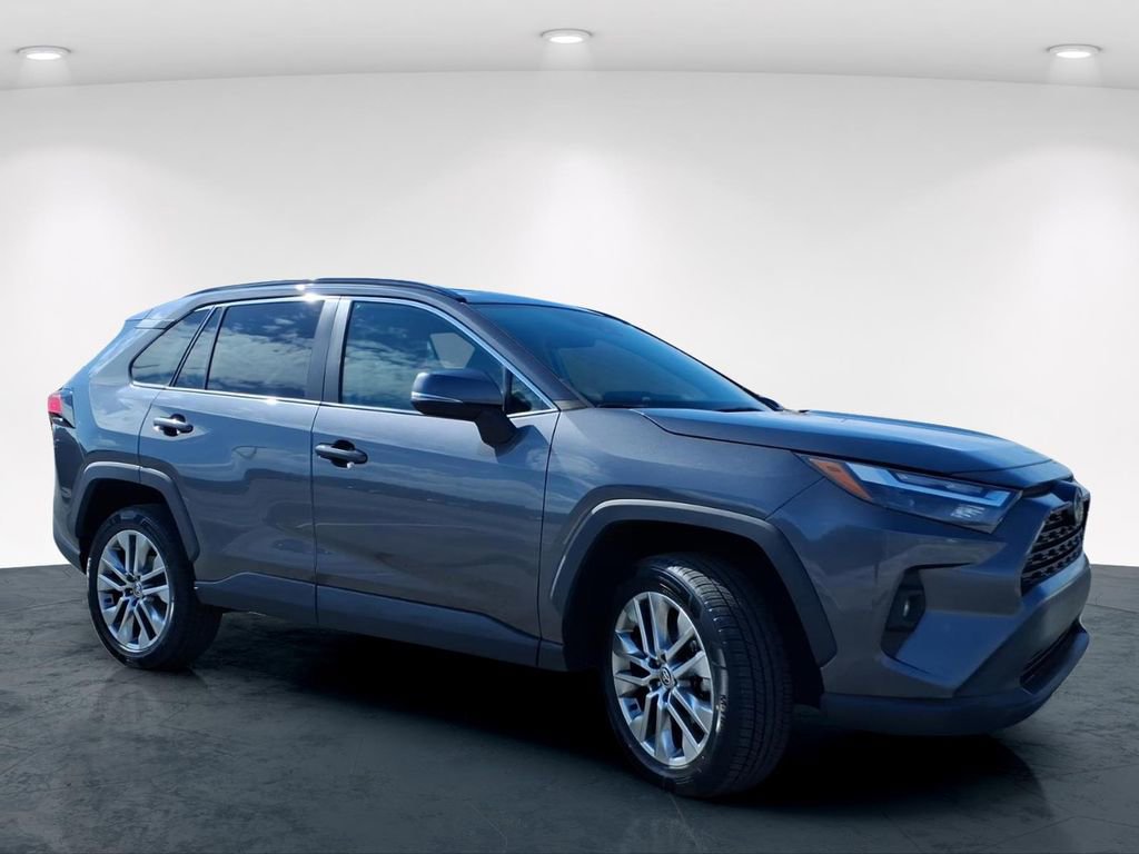 Used 2023 Toyota RAV4 XLE Premium image 5