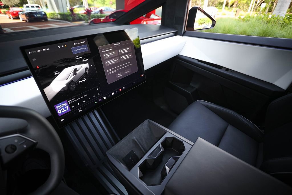 Used 2024 Tesla Cybertruck AWD Crew Cab image 25