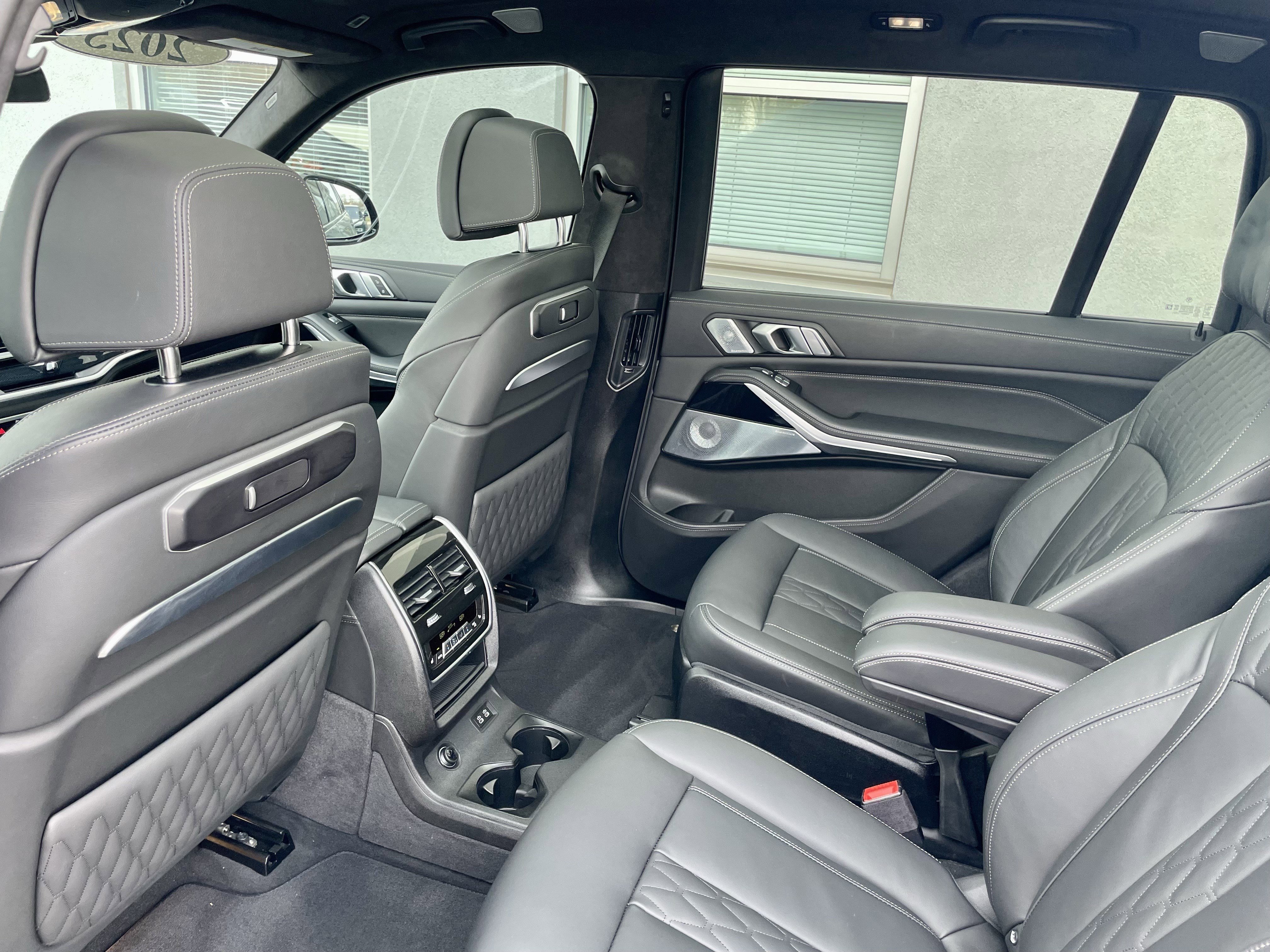 Used 2025 BMW ALPINA XB7 image 30