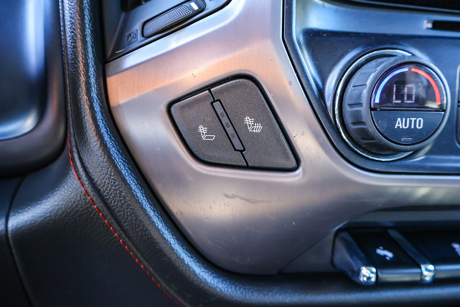 Used 2014 GMC Sierra 1500 SLT w/ All-Terrain Package AWD/4WD image 7