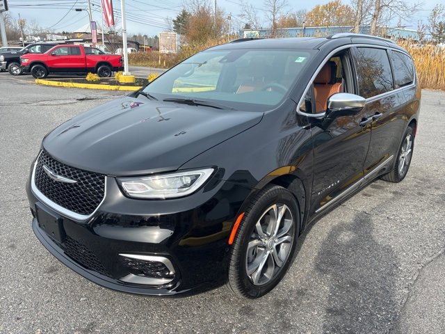 New 2026 Chrysler Pacifica Pinnacle w/ Trailer Tow Group image 3