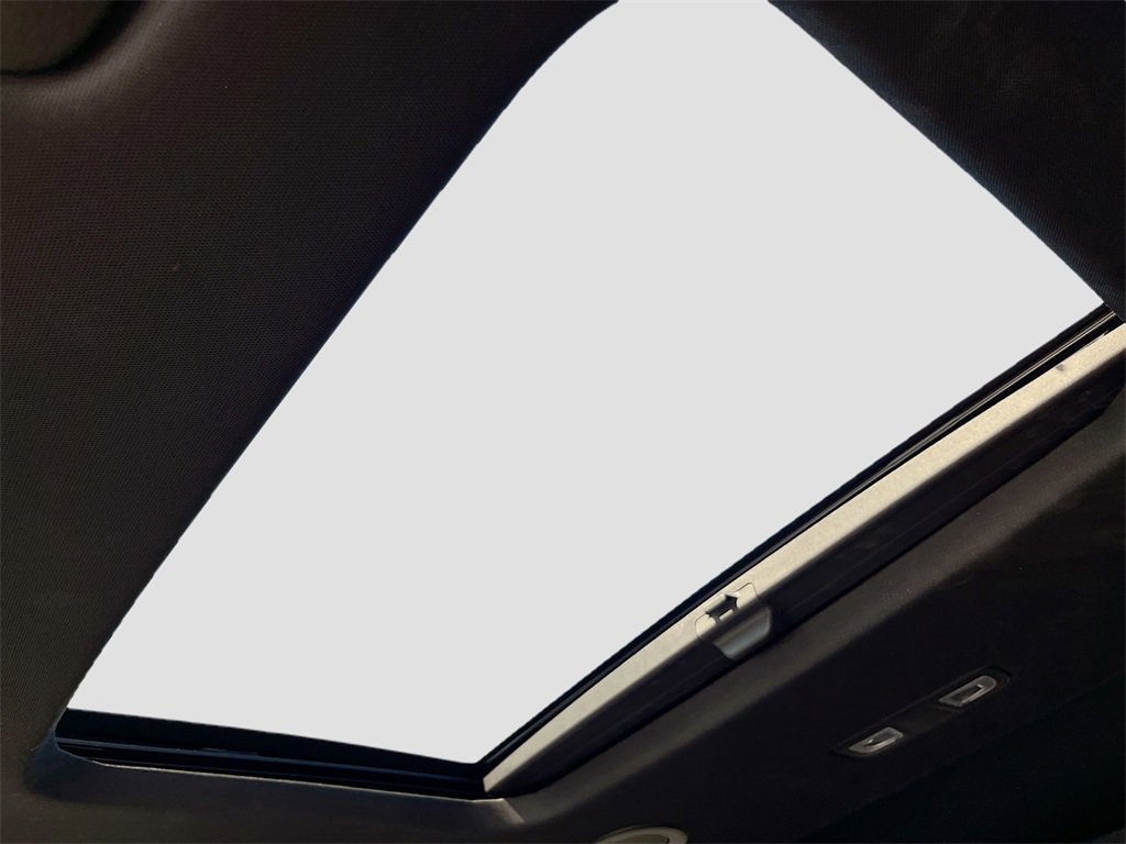 Used 2022 Chevrolet Traverse Premier w/ Redline Edition image 23