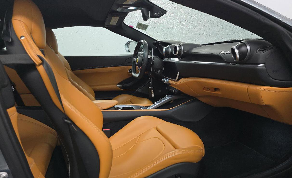 Used 2019 Ferrari Portofino image 8