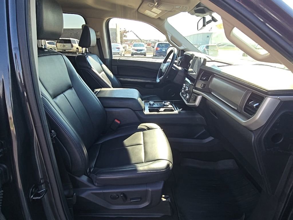 Used 2022 Ford Expedition XLT image 33