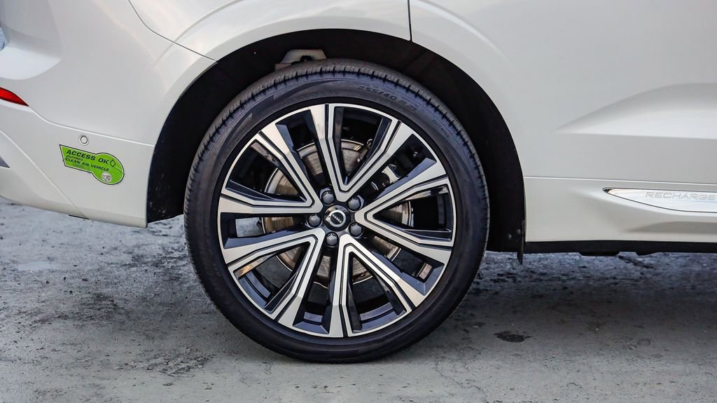 Used 2023 Volvo XC60 T8 Ultimate w/ Climate Package AWD/4WD image 11