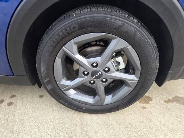 Used 2025 Kia K4 LXS image 11