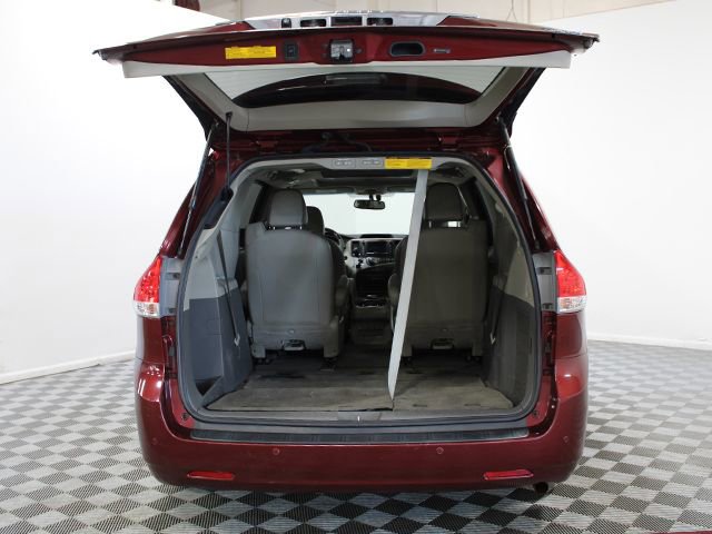 Used 2013 Toyota Sienna Limited w/ Premium Pkg FWD image 18
