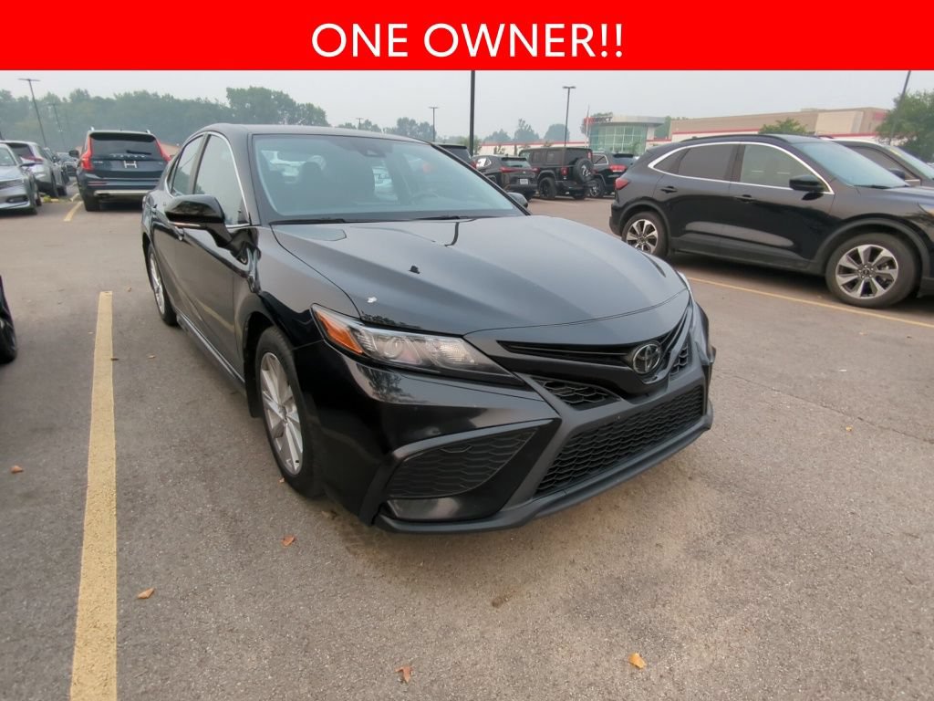 Used 2024 Toyota Camry SE FWD image 3