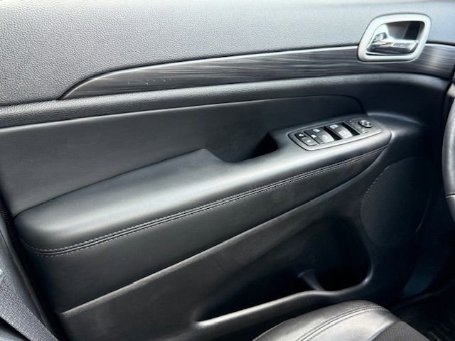 Used 2022 Jeep Grand Cherokee Laredo X image 30