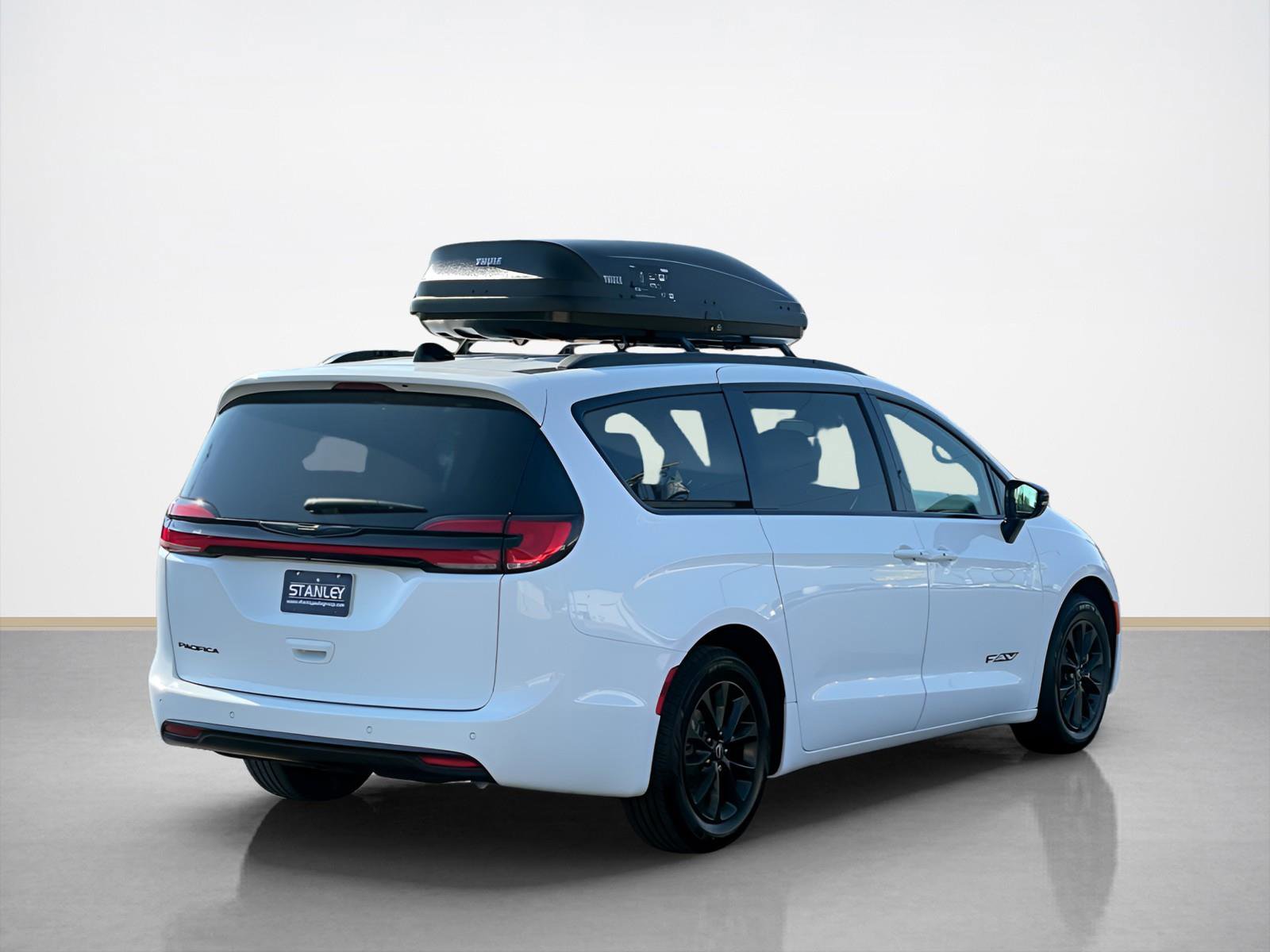 New 2025 Chrysler Pacifica Select w/ Fav Edition Package image 7