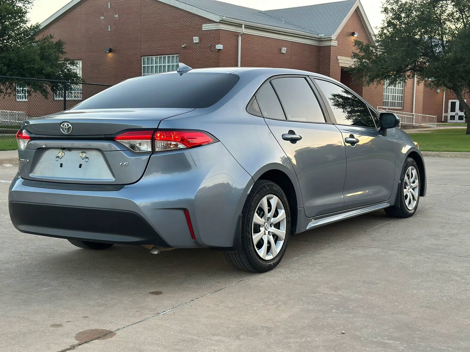 Used 2023 Toyota Corolla LE FWD image 5