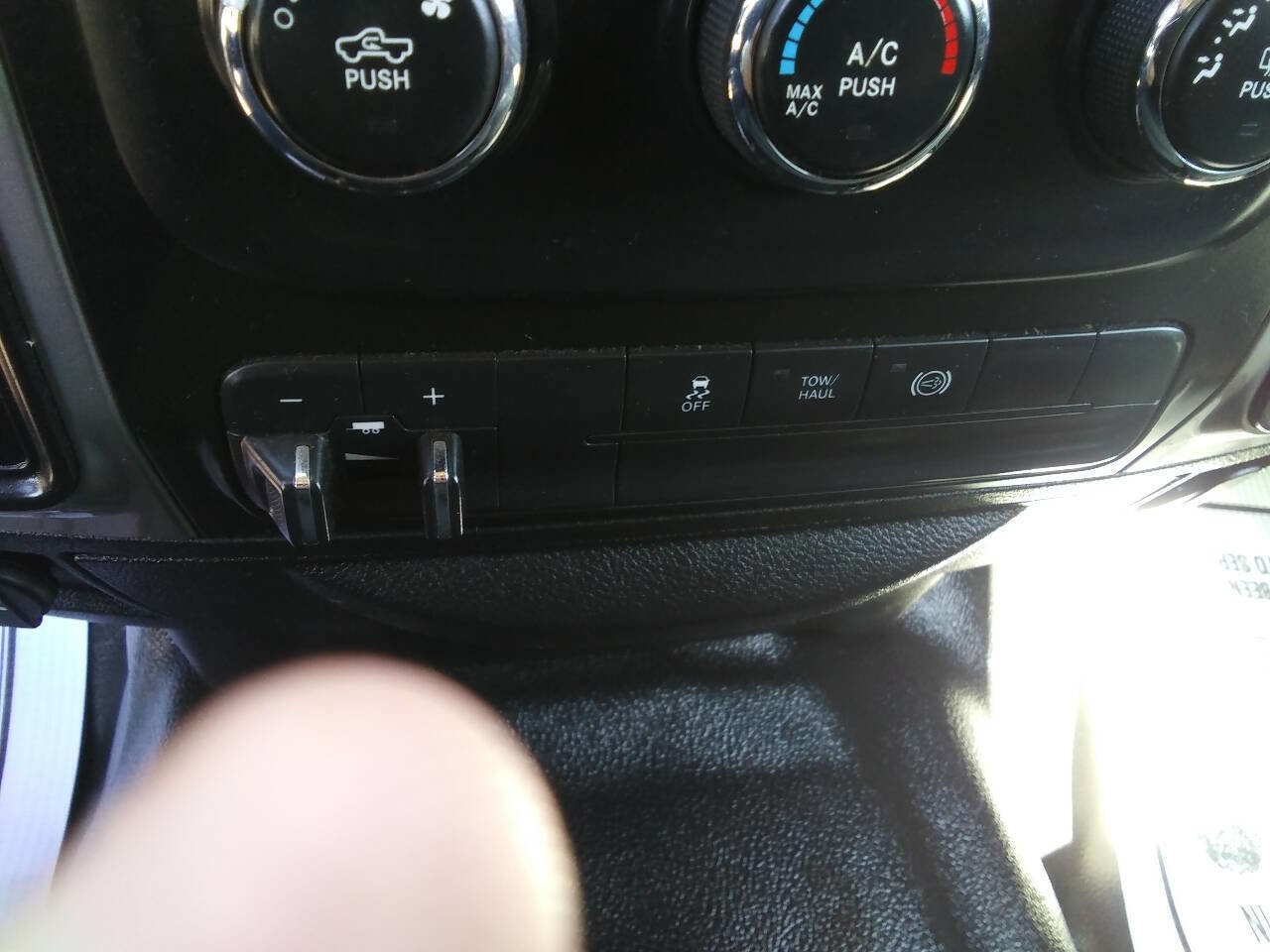 Used 2018 RAM 2500 SLT image 26