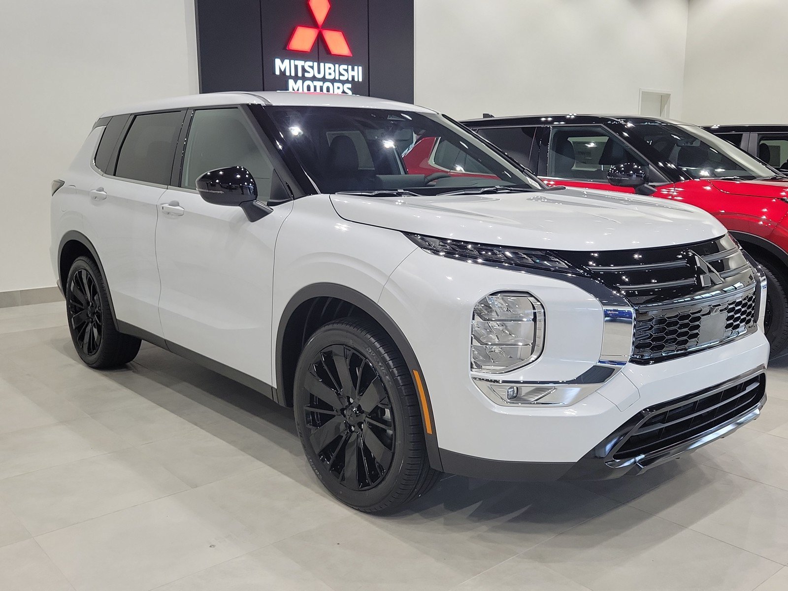 New 2026 Mitsubishi Outlander LE FWD image 3