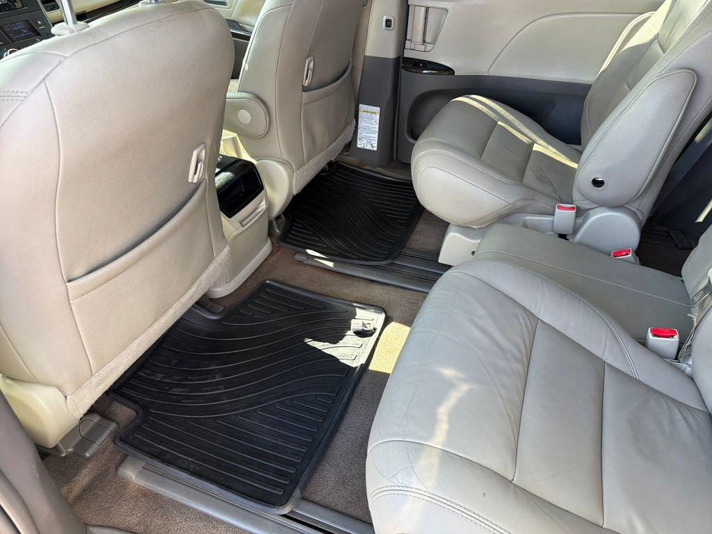 Used 2017 Toyota Sienna XLE w/ XLE Navigation Package FWD image 31