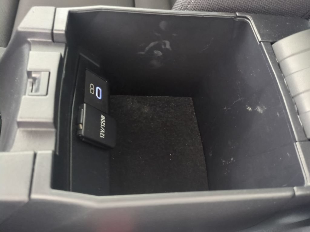 Used 2025 Toyota Corolla LE FWD image 29