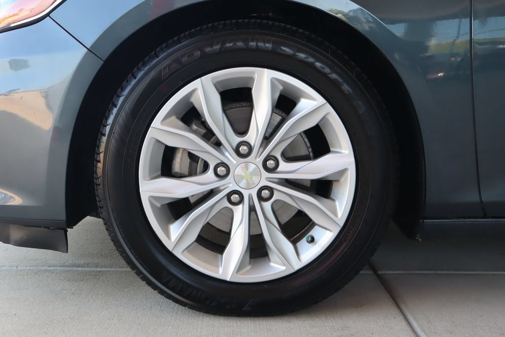 Used 2019 Chevrolet Malibu LT w/ Leather Package FWD image 5