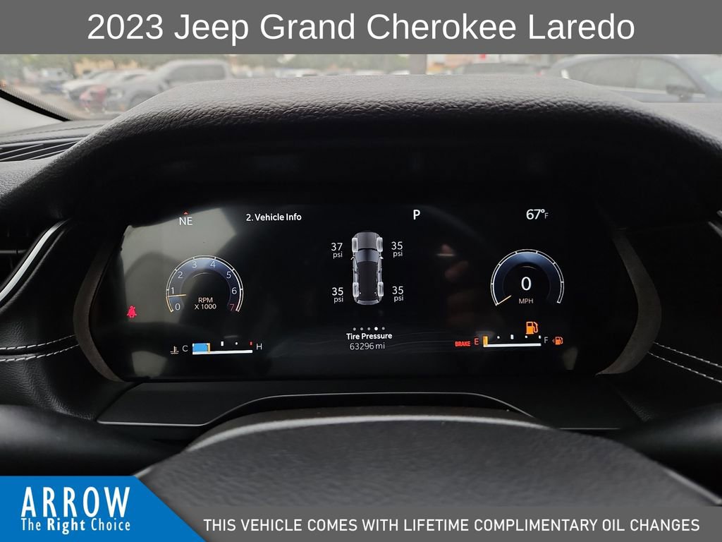 Used 2023 Jeep Grand Cherokee Laredo AWD/4WD image 26