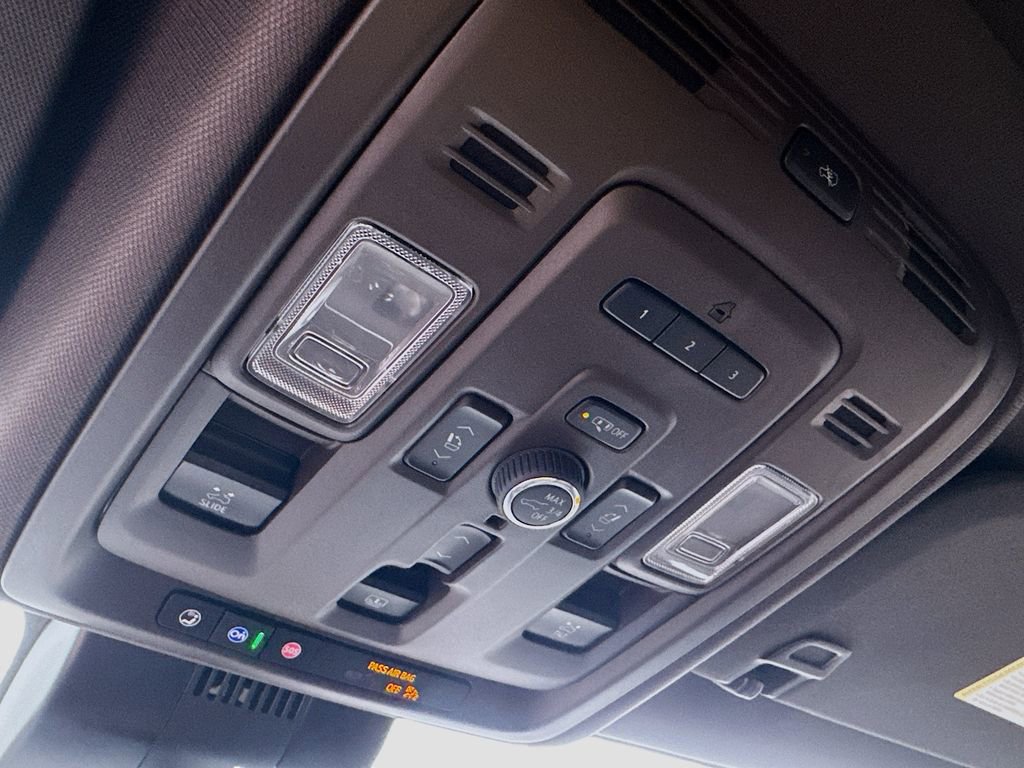 Used 2024 GMC Yukon Denali w/ Denali Reserve Package image 22