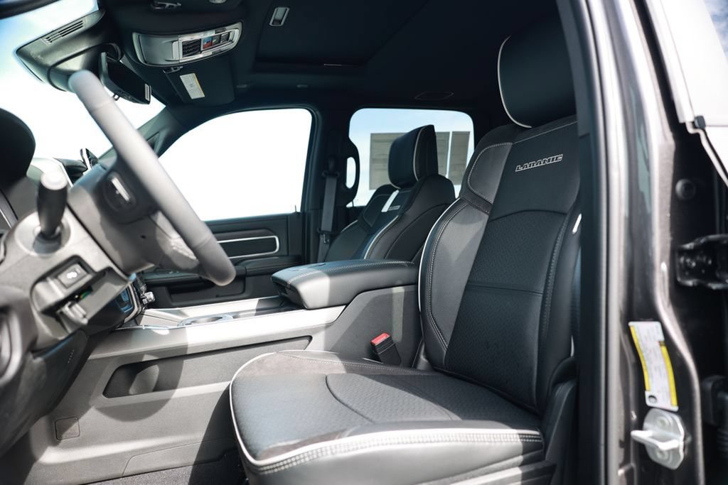 New 2026 RAM 3500 Laramie AWD/4WD image 16