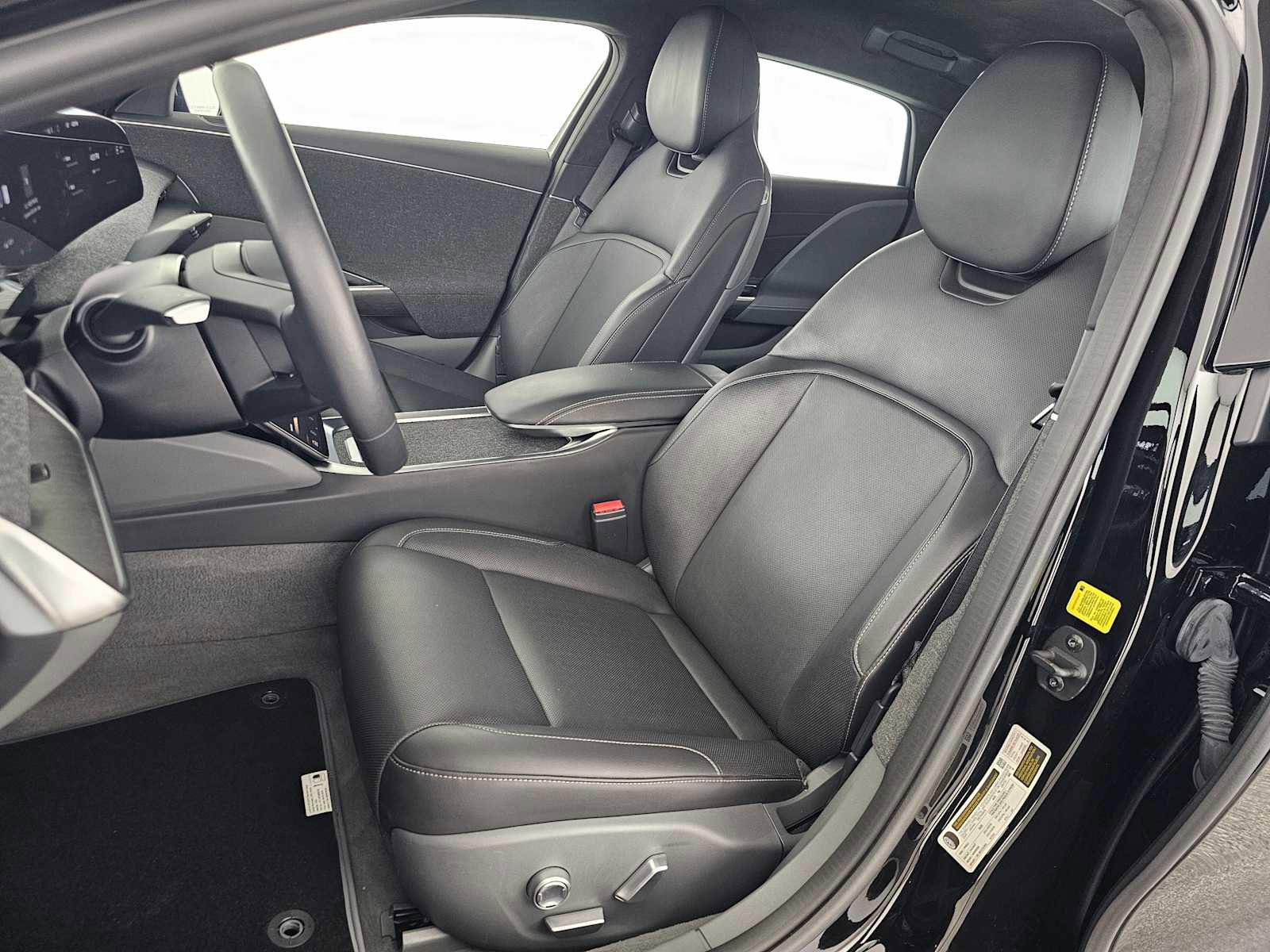 Used 2024 Lucid Air Pure RWD image 21
