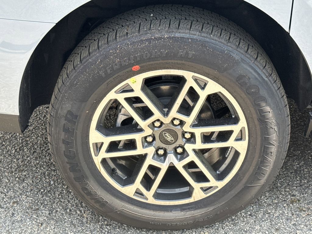New 2026 Ford Expedition Max Active RWD image 17