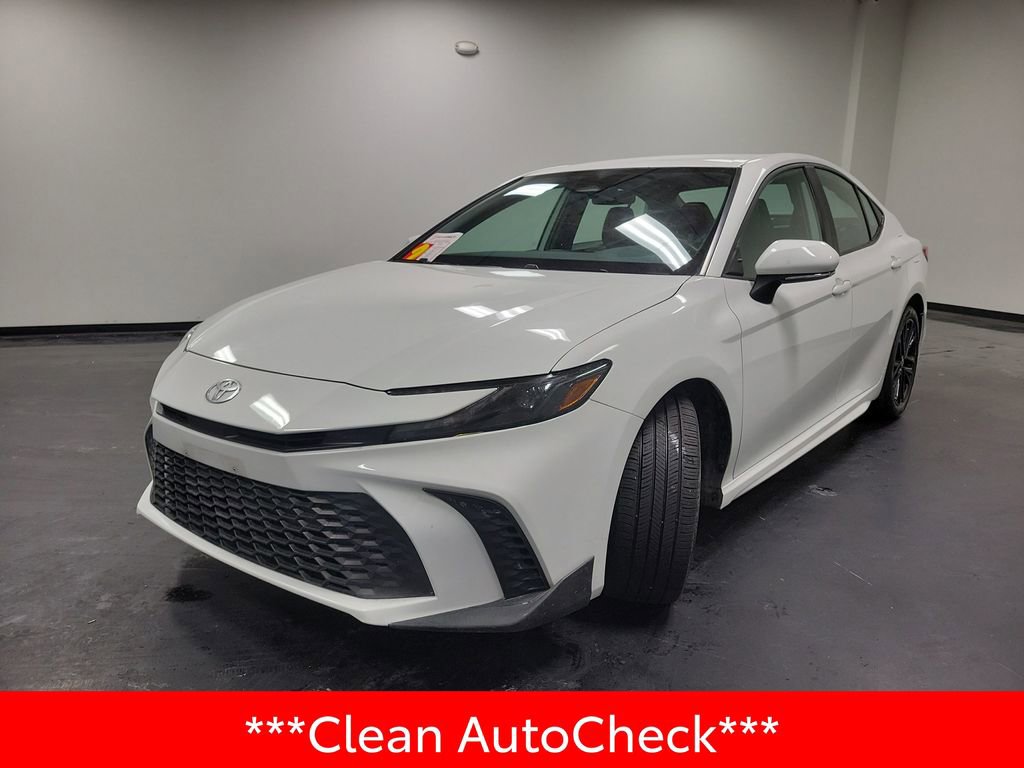 Used 2025 Toyota Camry SE image 4