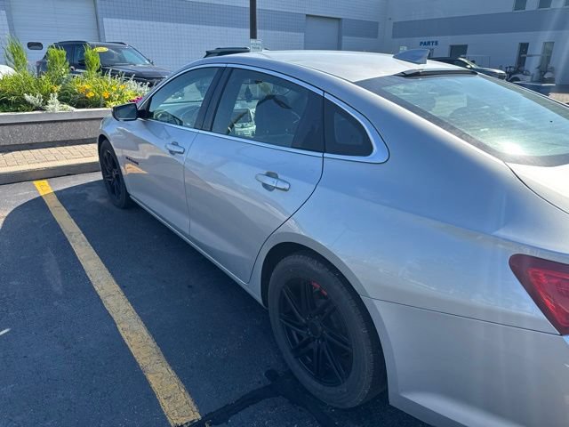 Used 2018 Chevrolet Malibu LT w/ Leather Package FWD image 6