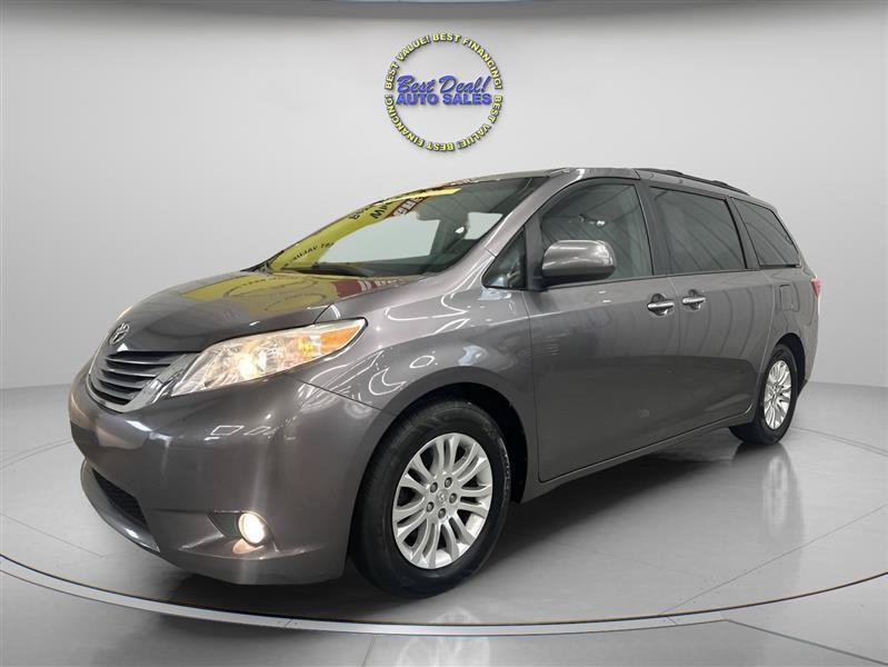 Used 2017 Toyota Sienna XLE w/ XLE Navigation Package FWD image 1