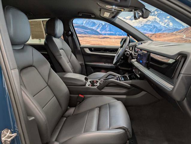 Used 2025 Porsche Cayenne AWD/4WD image 12