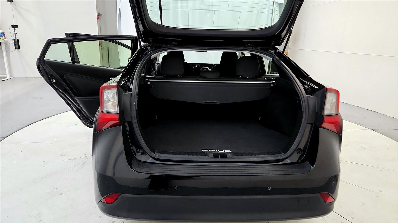 Certified 2019 Toyota Prius LE image 20