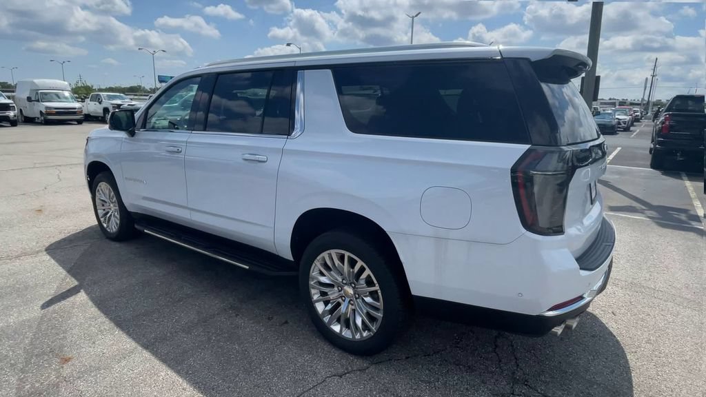 New 2026 Chevrolet Suburban Premier w/ Sun And Tow Package AWD/4WD image 8
