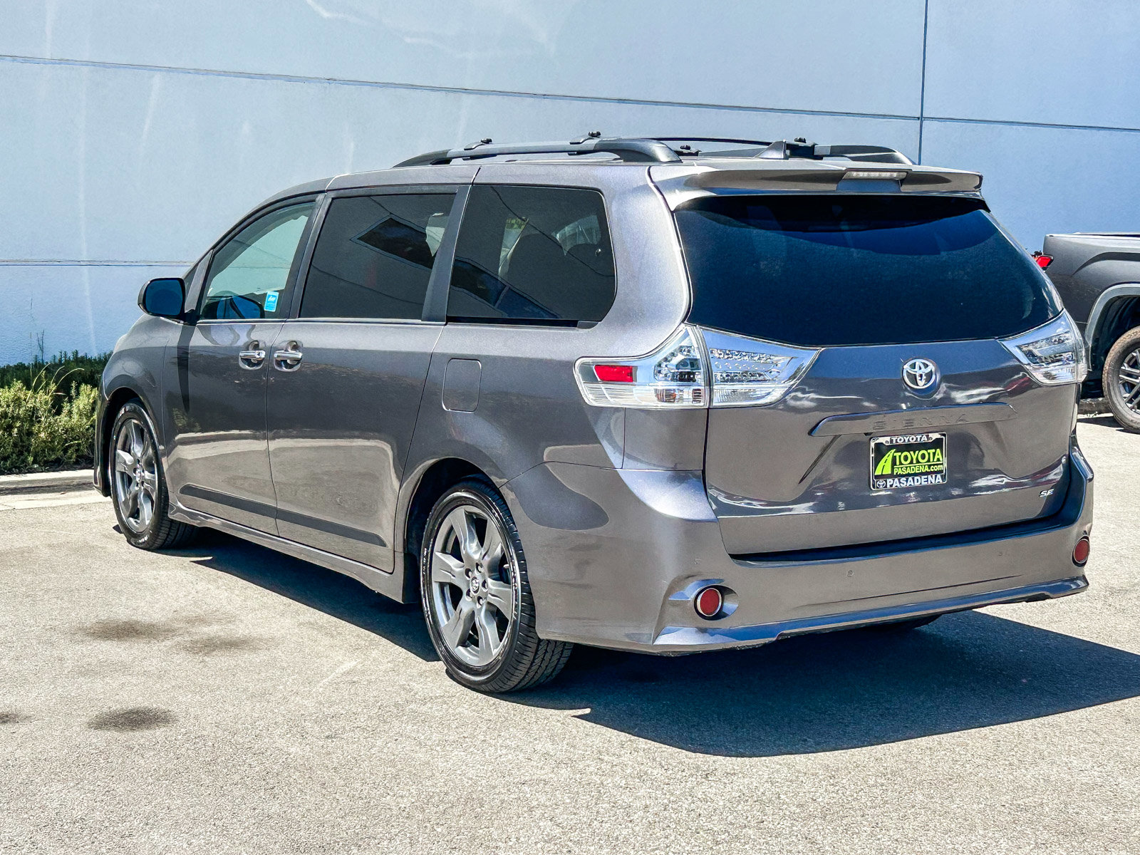 Used 2020 Toyota Sienna SE w/ SE Preferred Package FWD image 8
