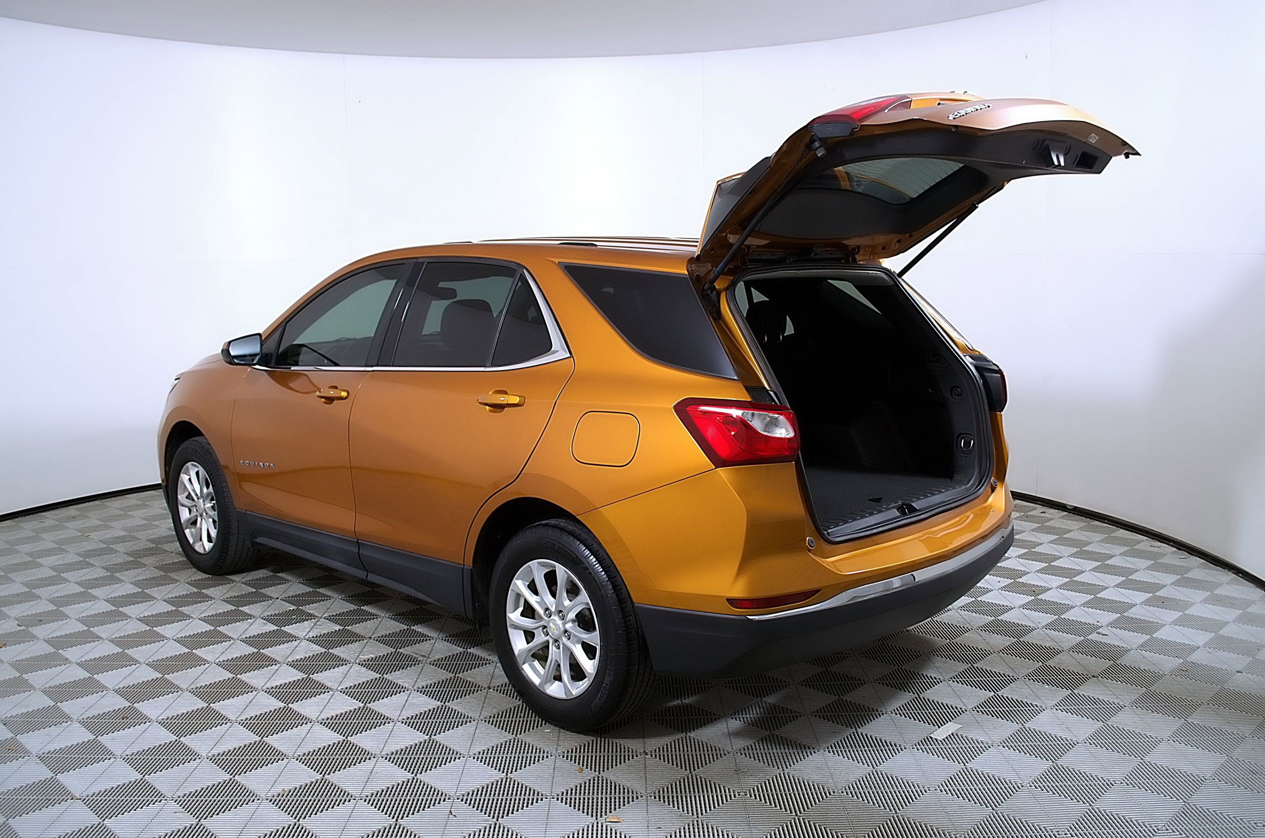 Used 2018 Chevrolet Equinox LT FWD image 11