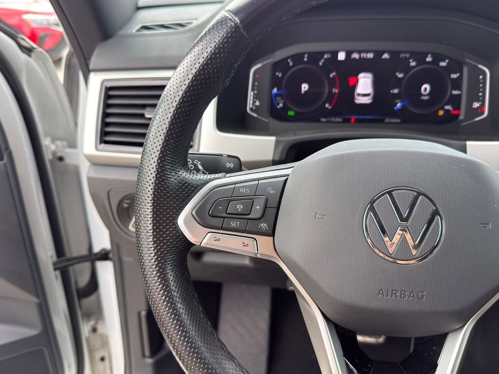 Used 2022 Volkswagen Atlas Cross Sport SEL R-Line AWD/4WD image 17