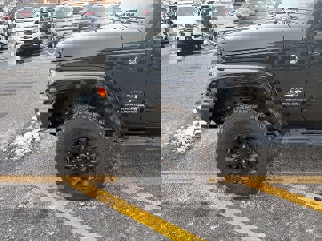 Used 2018 Jeep Wrangler Unlimited Sahara image 5