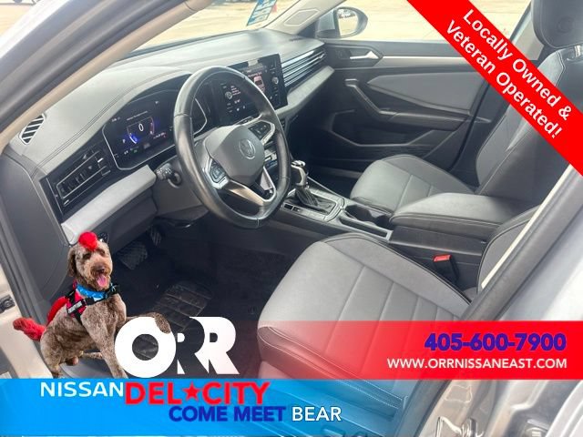 Used 2025 Volkswagen Jetta SE FWD image 13