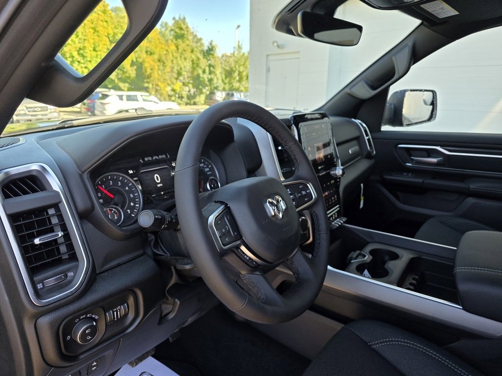 New 2026 RAM 1500 4x4 Crew Cab image 29