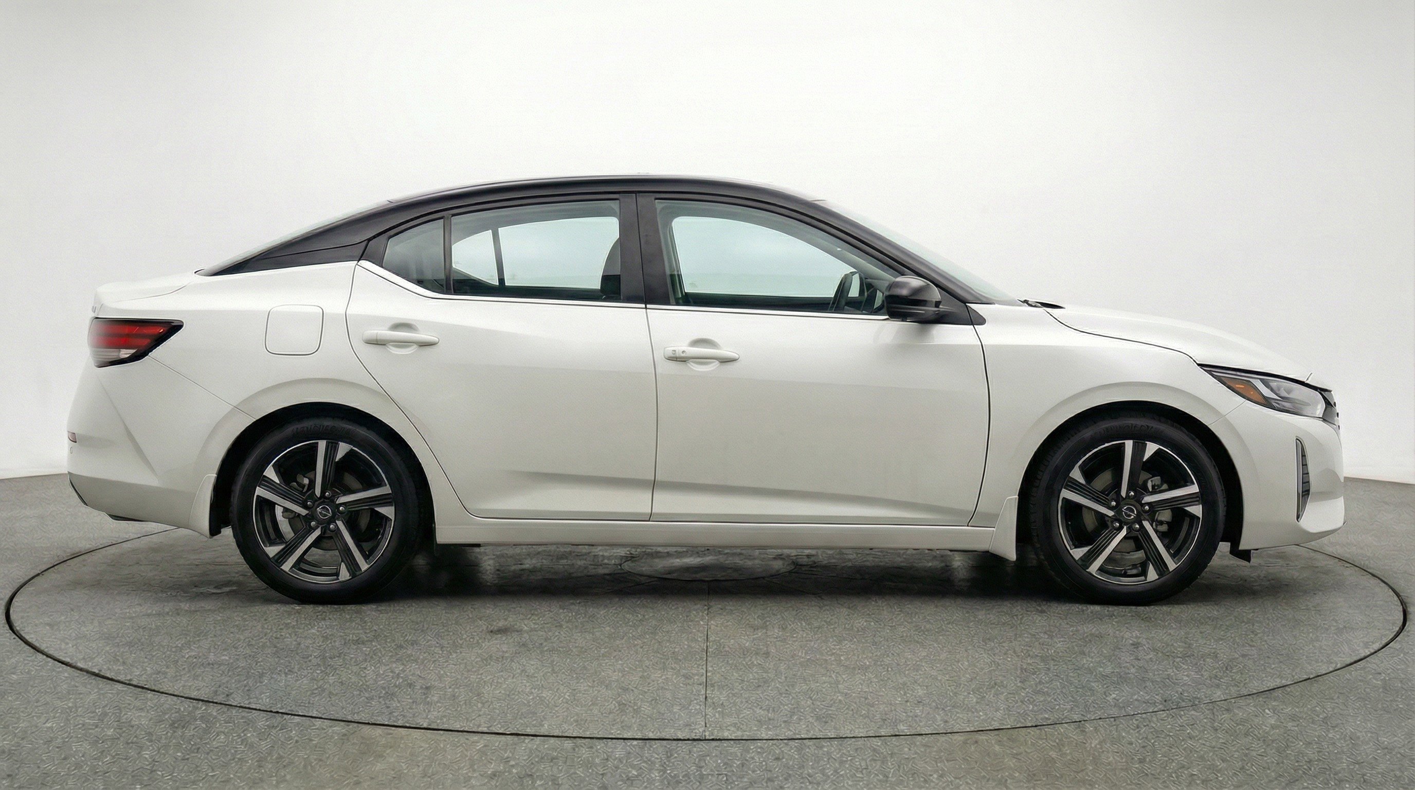 Used 2025 Nissan Sentra SV image 11