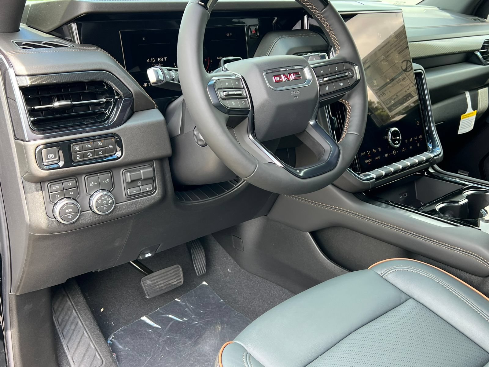 New 2026 GMC Yukon AT4 w/ AT4 Premium Plus Package AWD/4WD image 20