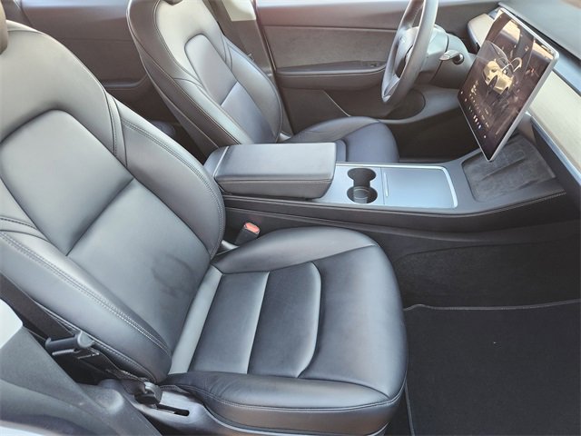 Used 2022 Tesla Model Y Long Range image 8