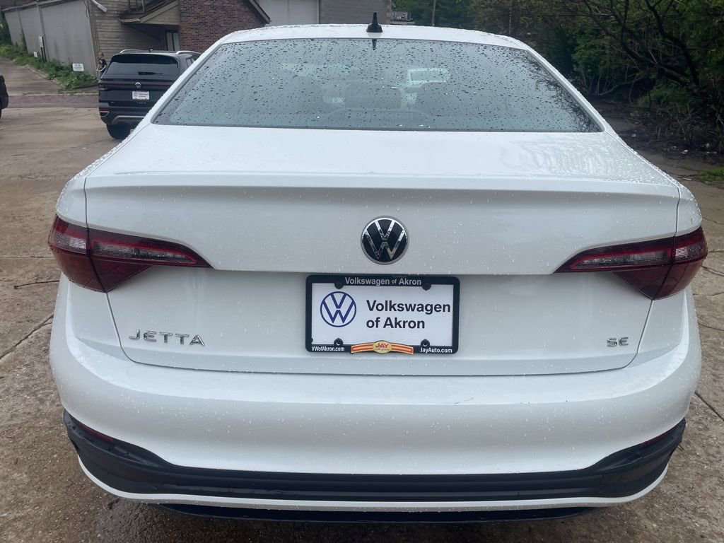 Used 2023 Volkswagen Jetta SE FWD image 3