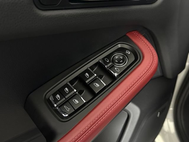 Used 2025 Porsche Macan S AWD/4WD image 31