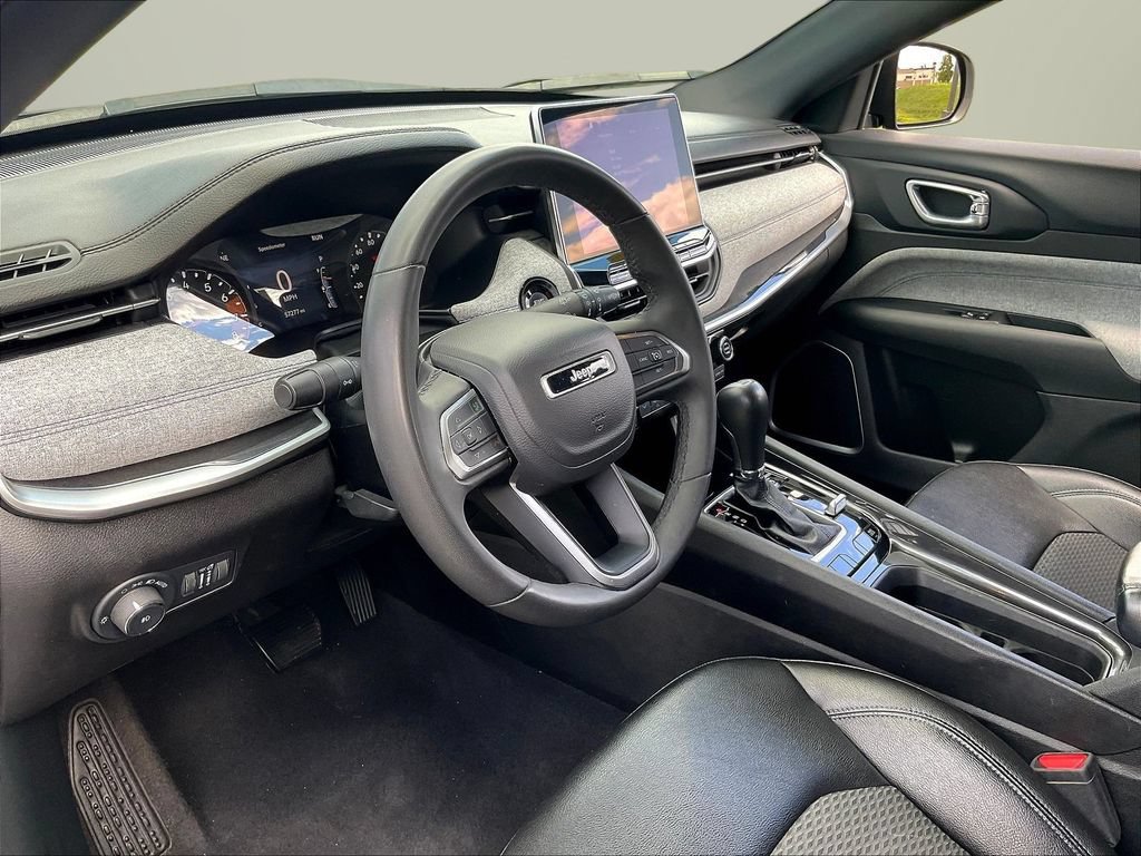 Used 2024 Jeep Compass Latitude AWD/4WD image 17