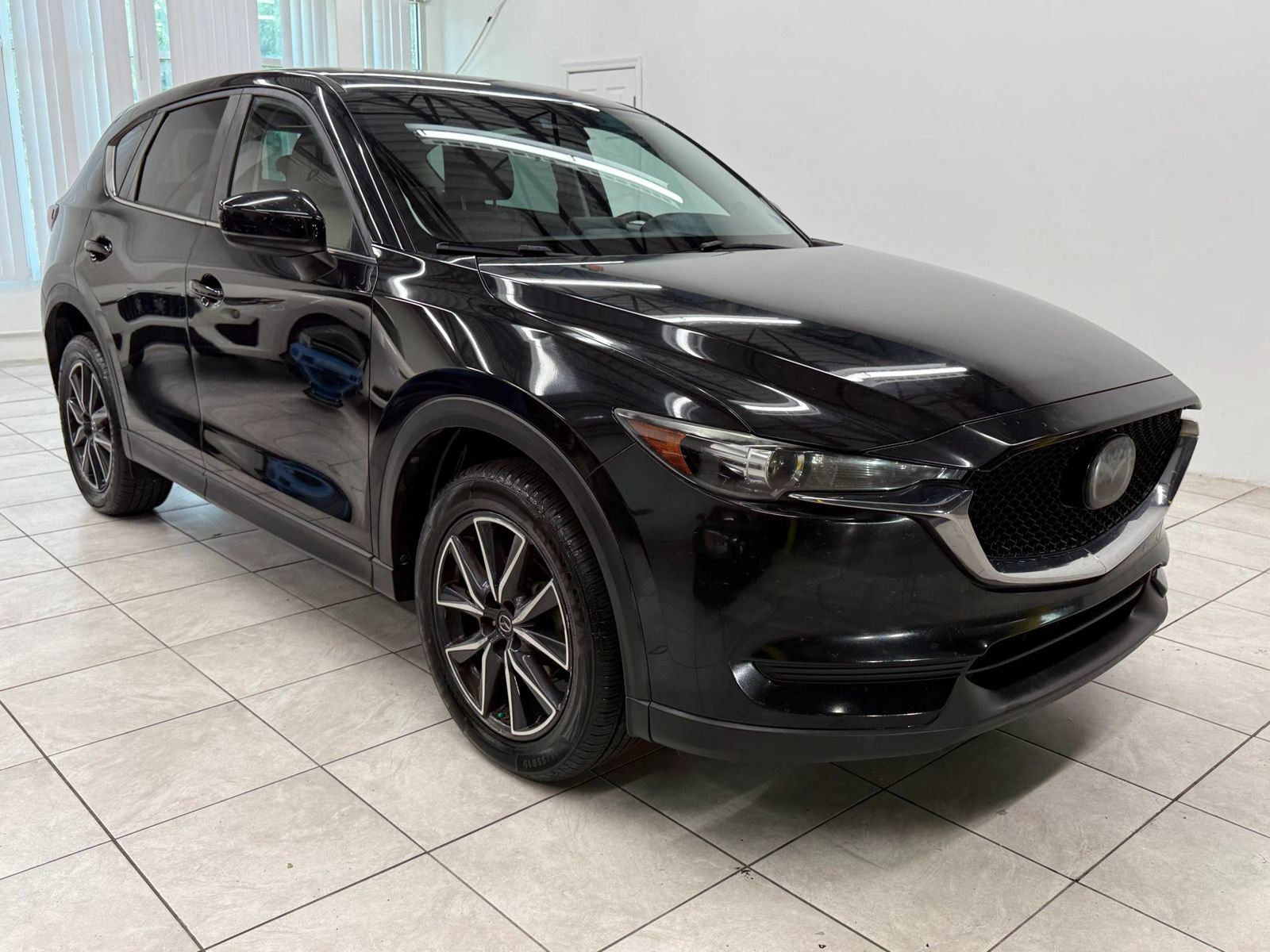 Used 2018 MAZDA CX-5 Touring FWD image 1